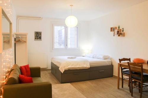 Bright studio in Pantin perfect for couples