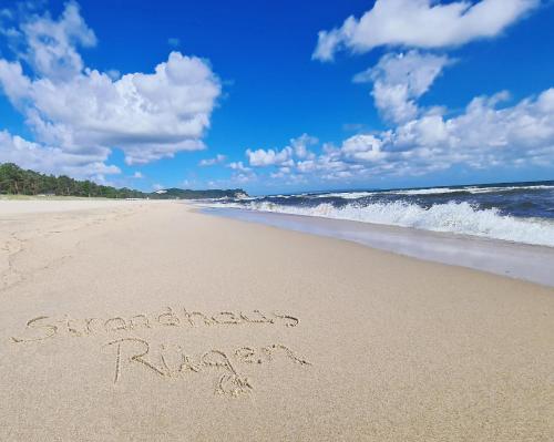 a message written in the sand on a beach at Strandhaus Rügen 243 in Baabe