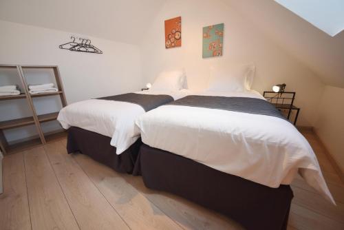 two beds sitting next to each other in a bedroom at Le Clos Saint Martin in Laon