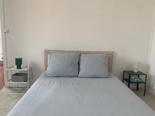 En eller flere senge i et værelse på Mistral bedroom