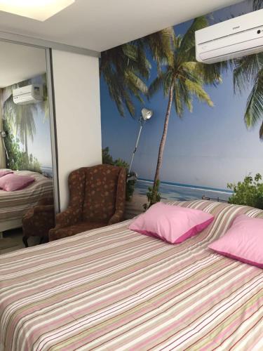 Cama o camas de una habitación en Extraordinary Seafront Apartment