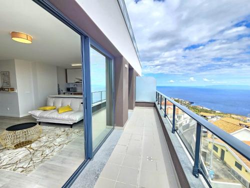 Garajau Palace Sea View II by Rentallido