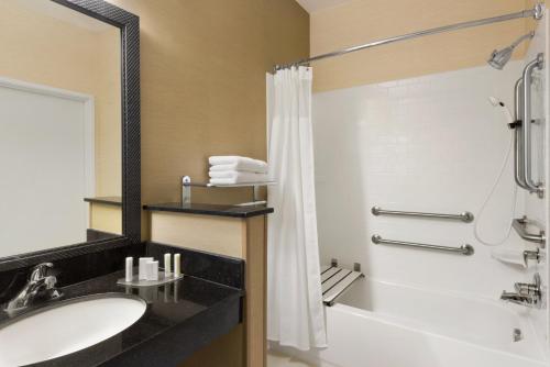 ห้องน้ำของ Amerivu Inn and Suites