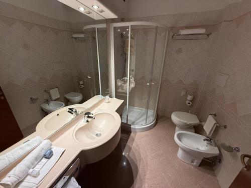 Phòng tắm tại Hotel Le Ville