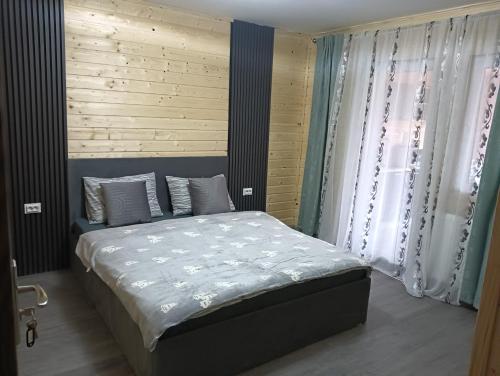 En eller flere senge i et værelse på Casuta D&M