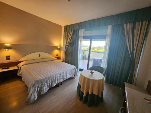 Giường trong phòng chung tại Hotel Le Ville