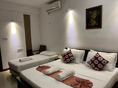 En eller flere senge i et værelse på De Mansion Hotels