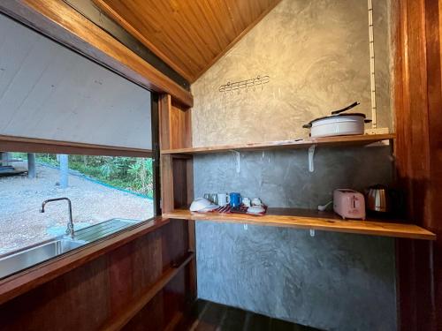 Køkken eller tekøkken på Koh Jum Serenity Resort