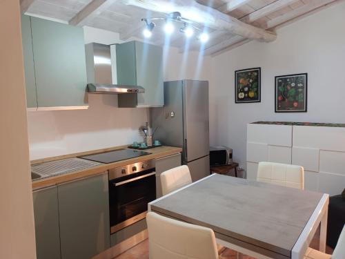 Nhà bếp/bếp nhỏ tại Il Rifugio del Lago