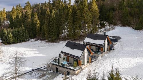 Luxury Houses Łapsze om vinteren