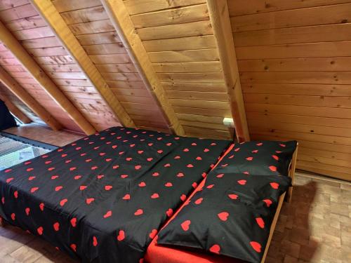 Postel nebo postele na pokoji v ubytování Zlatni pogled