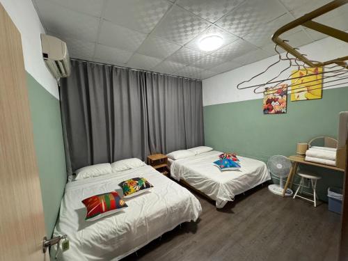 a hospital room with two beds in it at Mumian Manlv Homestay in Hengchun South Gate