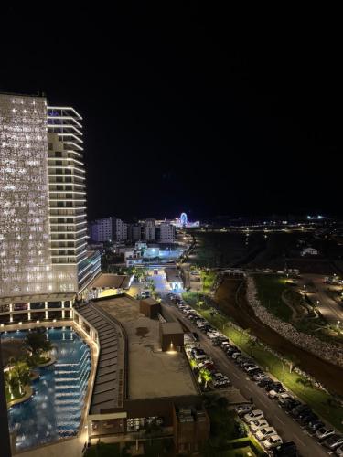 een uitzicht op een stad 's nachts met een gebouw bij Long Beach, İskele, Grand Sapphire Resort - Pool View Luxury Studio in Paralimni