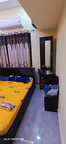 a bedroom with a bed and a desk and a mirror at Golden in Kaup