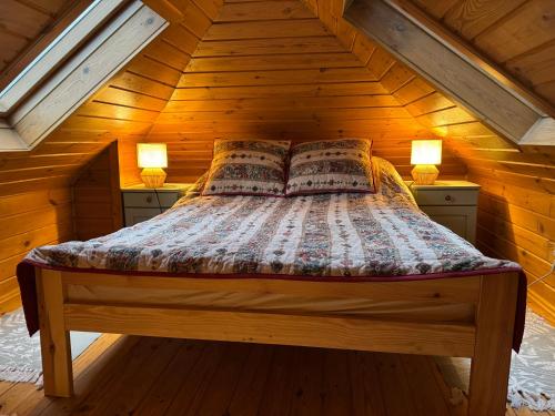 Postel nebo postele na pokoji v ubytování wietrznie-wichrowe wzgórze