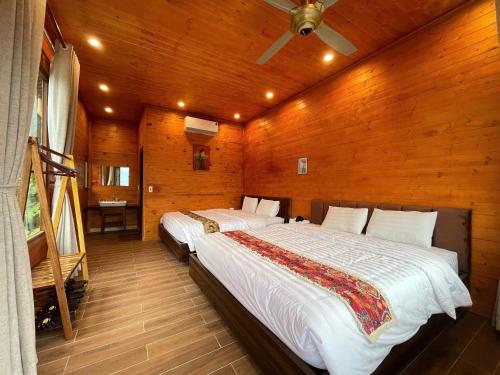 En eller flere senge i et værelse på Mai Chau Boutique Homestay