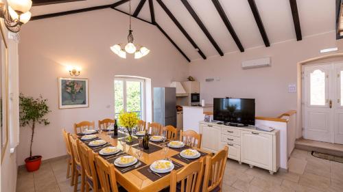 Villa Dia by Villas Guide