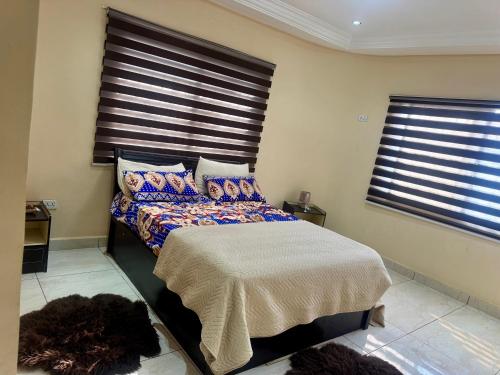 Giường trong phòng chung tại Bel homes