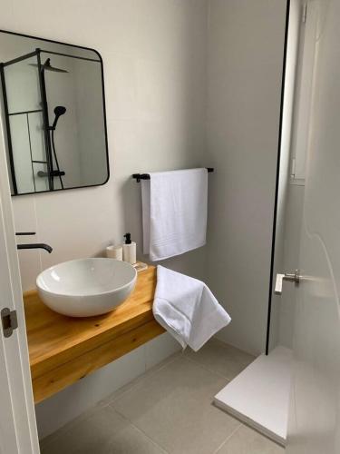 a bathroom with a white sink and a mirror at Alojamiento Baeza California 4B in Baeza