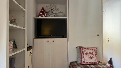 TV a/nebo společenská místnost v ubytování Appartamento San Pellegrino