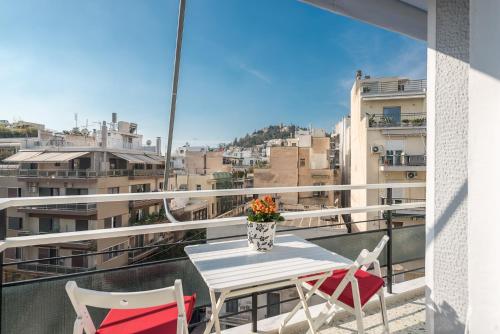 Sun-Kissed Koukaki Apartment City Views