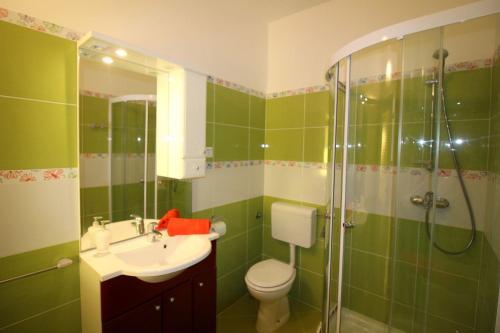 Helles Apartment mit privater Terrasse, alles zu Fuß erreichbar