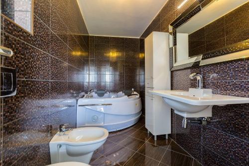 Hundefreundliche und moderne Villa mit Privatpool, Meerblick, BBQ-Bereich