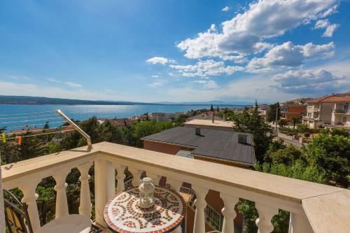 Modernes Apartment nur 300 Meter zum Strand mit traumhaften Meerblick