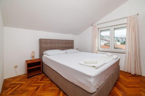 Modernes Apartment nur 300 Meter zum Strand mit traumhaften Meerblick