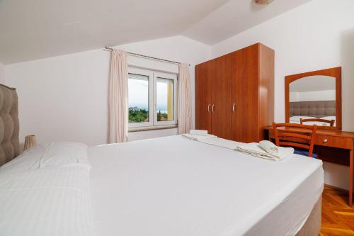 Modernes Apartment nur 300 Meter zum Strand mit traumhaften Meerblick