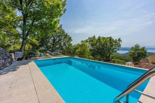 Hundefreundliche Villa mit Meerblick, Privatpool, mediterranem Garten