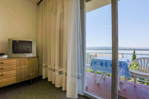 Charmantes Apartment nur 230 Meter zum Sandstrand mit Meerblick, WiFi, Parkplatz