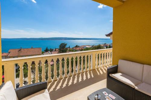 Helles Apartment nur 300 Meter zum Strand mit herrlichem Meerblick und Kinderschaukel