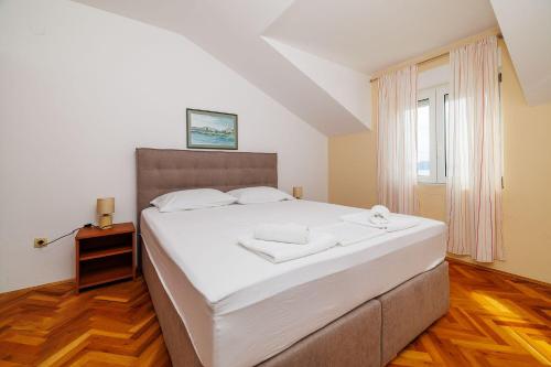 Helles Apartment nur 300 Meter zum Strand mit herrlichem Meerblick und Kinderschaukel