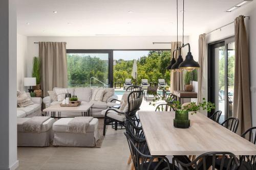 Atemberaubende Villa mit Privatpool, Sauna, Billard, Kicker, Heimtrainer, BBQ