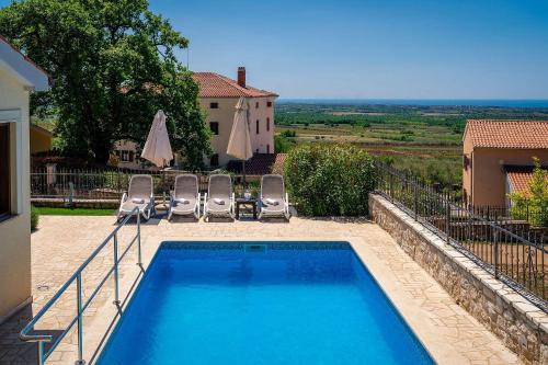Einzigartige Villa mit Salzwasserpool, Panoramablick, Bikes, Trampolin, Tischtennis