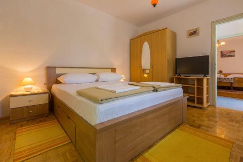 Charmantes Apartment nur 650 Meter zum Strand mit mediterranem Garten, Meerblick, Grill