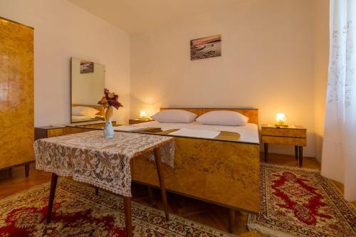 Charmantes Apartment nur 650 Meter zum Strand mit mediterranem Garten, Meerblick, Grill