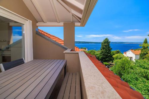 Modernes Penthouse nur 200 Meter zum Sandstrand mit Meerblick und Parkplatz