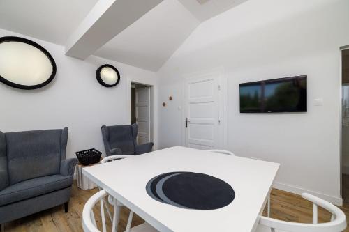 Modernes Penthouse nur 200 Meter zum Sandstrand mit Meerblick und Parkplatz