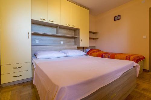 Modernes Apartment nur 390 Meter zum Strand mit herrlichem Meerblick und Parkplatz