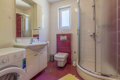 Modernes Apartment nur 390 Meter zum Strand mit herrlichem Meerblick und Parkplatz