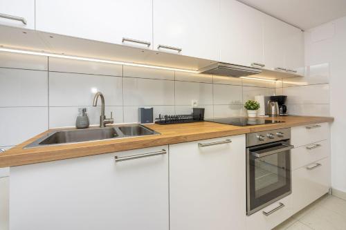 Modernes Apartment nur 300 Meter zum Strand mit Grillplatz und Privatparkplatz