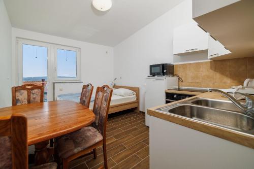 Malerisches Studio-Apartment mit Meerblick, Privatparkplatz, Klima