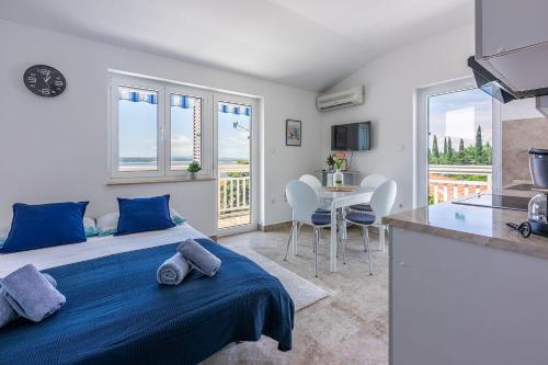Lauschiges Apartment nur 300 Meter zum Strand mit Meerblick, Parkplatz, Grillplatz