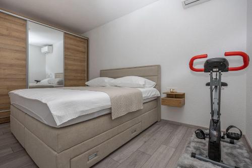 Komplett renoviertes Apartment nur 500 Meter zum Strand mit Grill, Smart-TV, Wäschetrockner