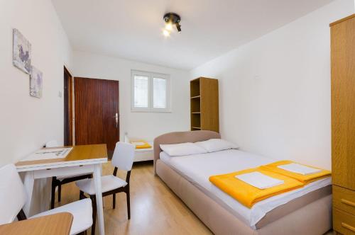 Idyllisches Studio-Apartment in der Altstadt mit Privatparkplatz und 400 Meter zum Strand