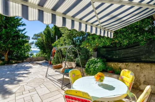 Romantisches Apartment nur 200 Meter zum Strand mit Grillplatz, Klima, WiFi