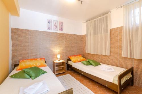 Romantisches Apartment nur 200 Meter zum Strand mit Grillplatz, Klima, WiFi
