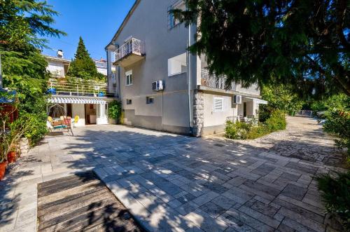 Romantisches Apartment nur 200 Meter zum Strand mit Grillplatz, Klima, WiFi